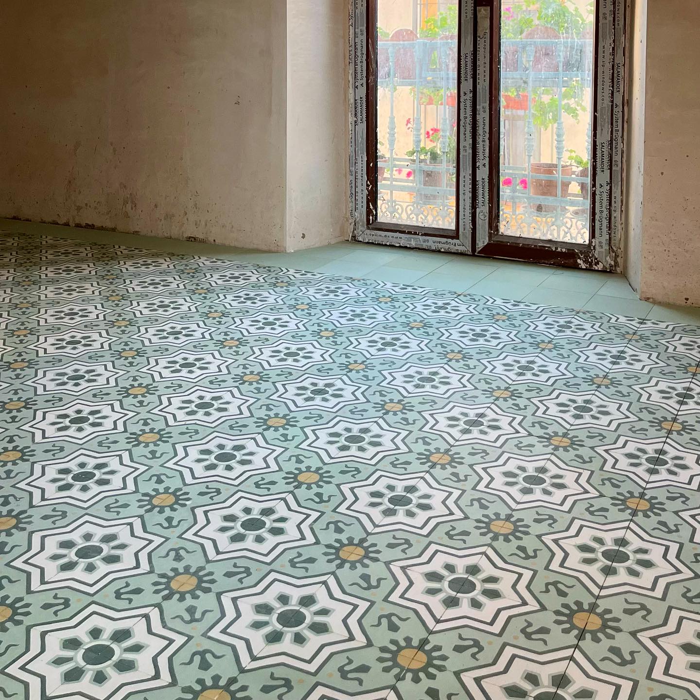 Cementová dlažba – realizace, inspirace, detaily, výroba