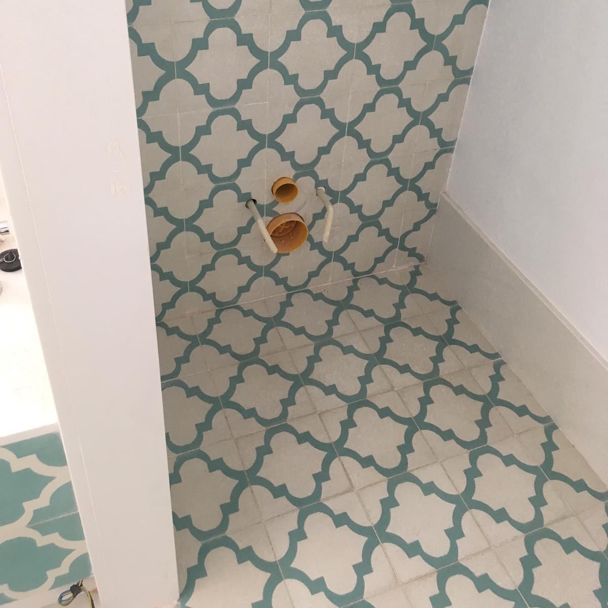 Cementová dlažba – realizace, inspirace, detaily, výroba