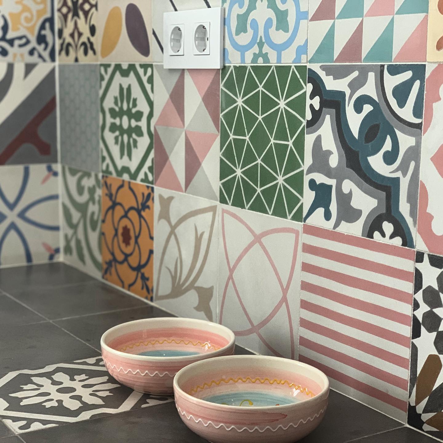 Cementová dlažba – realizace, inspirace, detaily, výroba