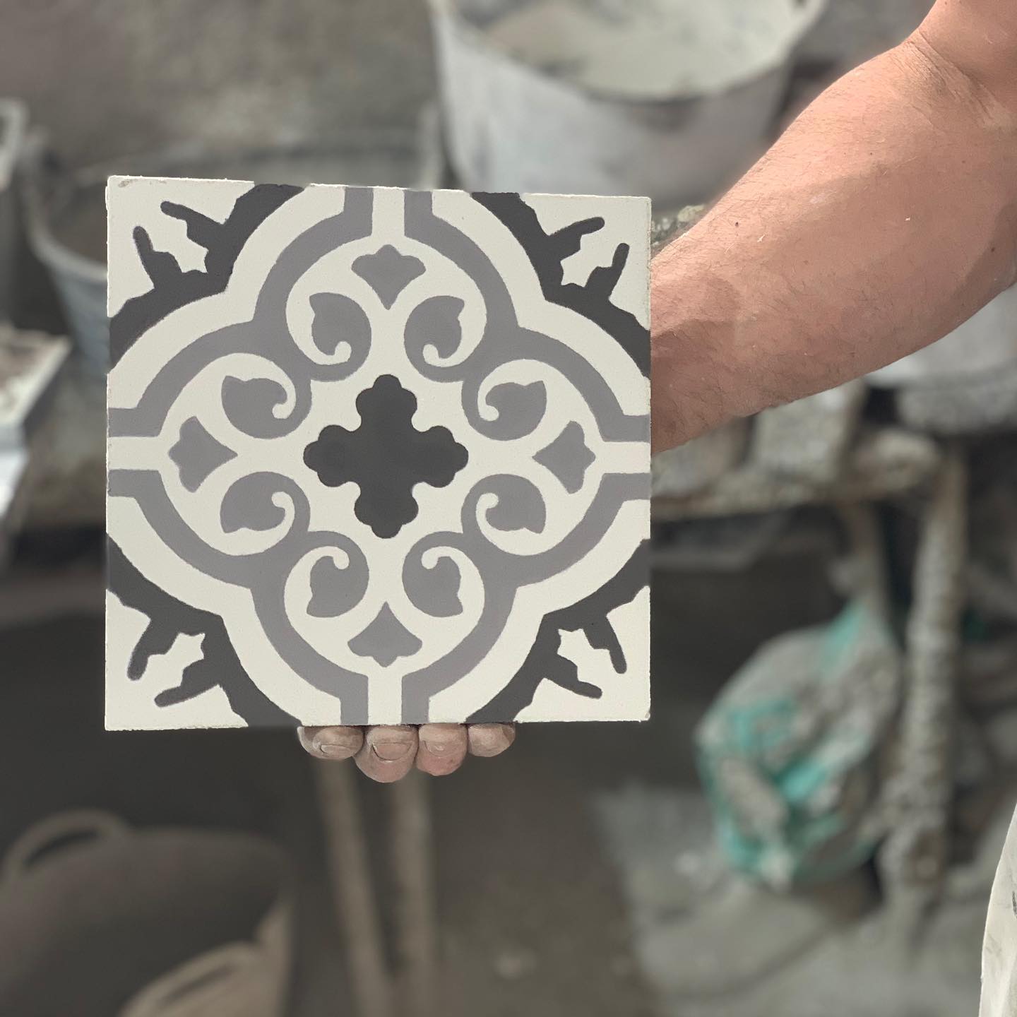 Cementová dlažba – realizace, inspirace, detaily, výroba