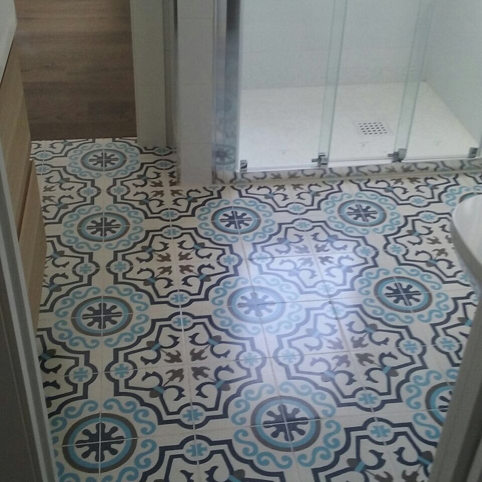 Cementová dlažba – realizace, inspirace, detaily, výroba