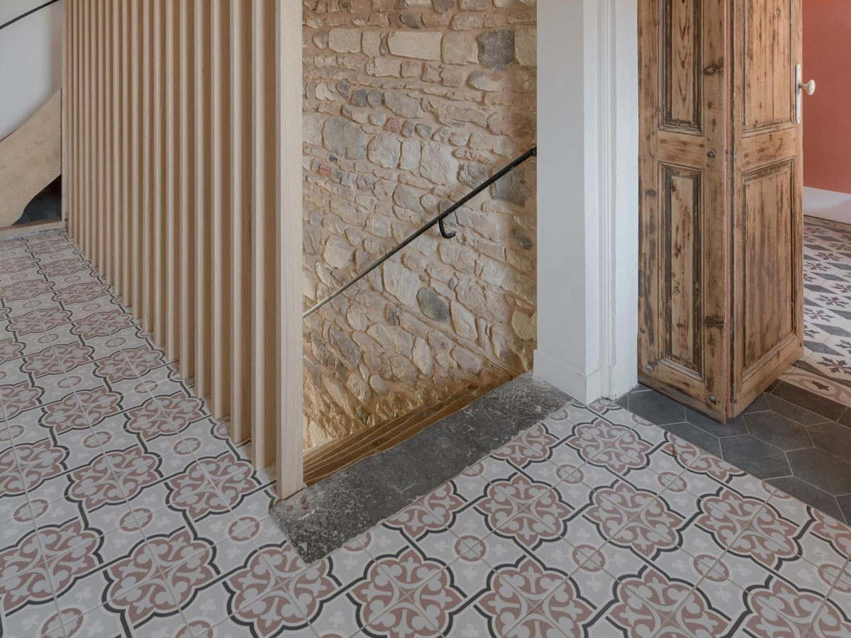 Dlažba 20x20 v chodbě