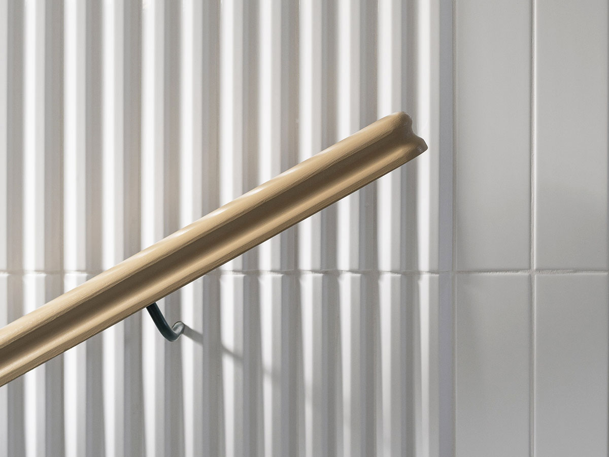 3D obklady v chodbě činžovního domu.