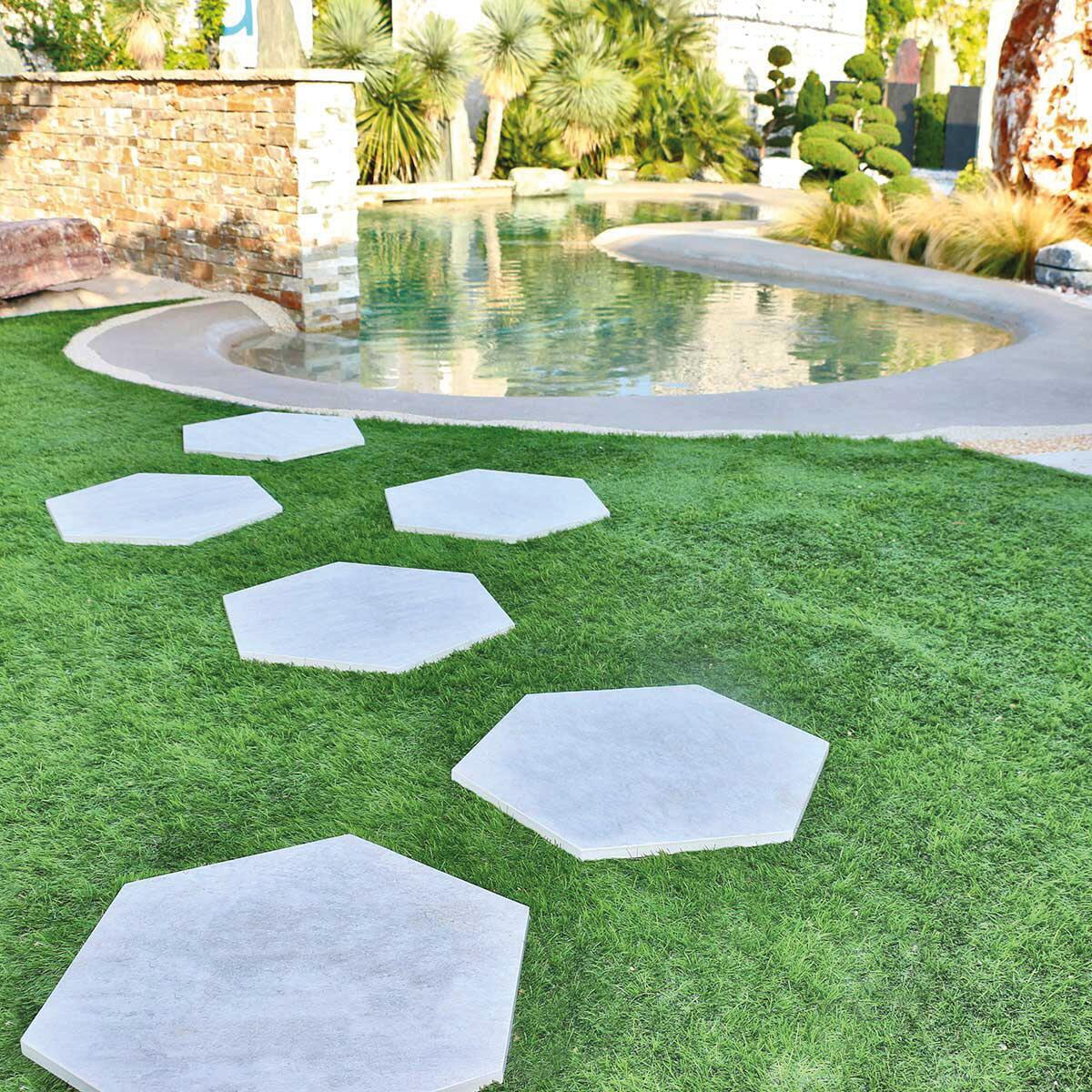 ESAGONO-QUARZITE-BIANCA-52x60x2-venkovni-dlazba-hexagon-do-travy-pisku-01_1