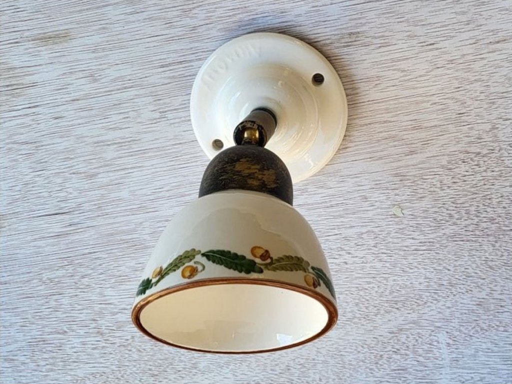 Nástěnná keramická lampička s malovaným motivem