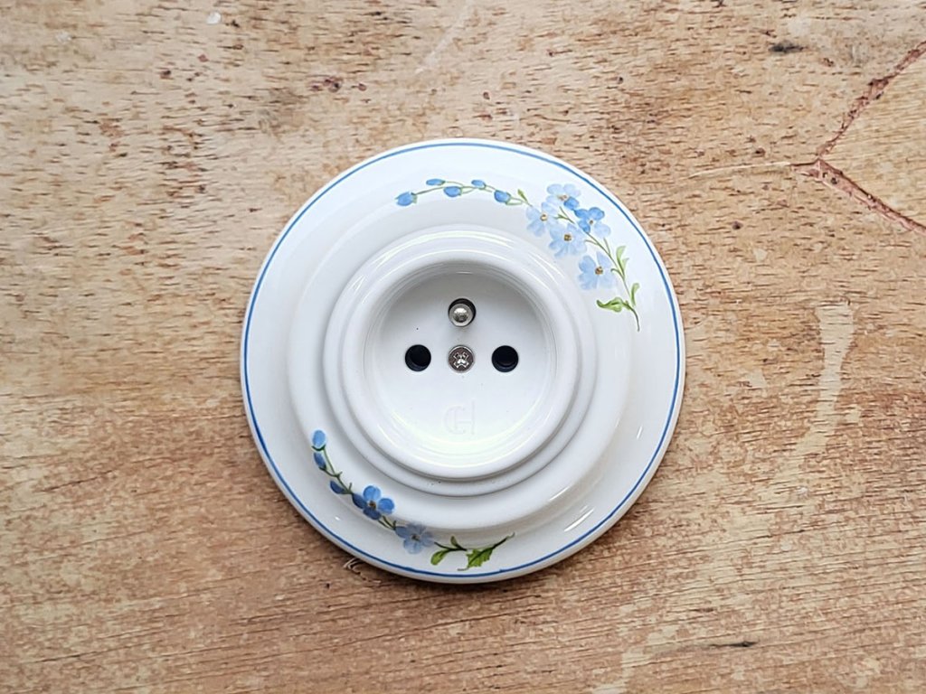 keramicky vypinac zasuvka malovany retro vintage pomnenky P 03