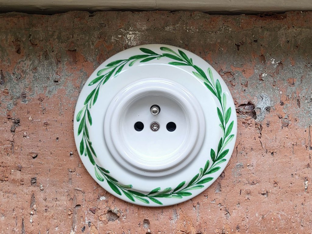 keramicky vypinac zasuvka malovany retro vintage vrbovy venecek zasuvka