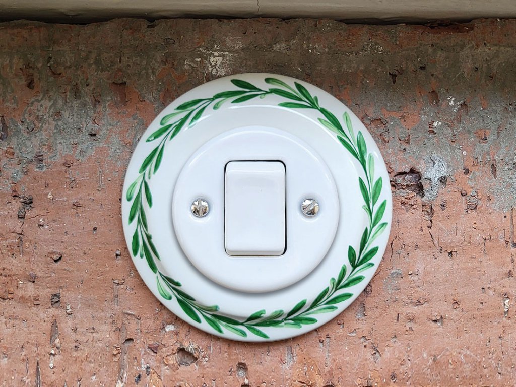 keramicky vypinac zasuvka malovany retro vintage vrbovy venecek 7 krizovy
