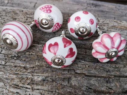 uchytka keramicka porcelanova nopka ruzovo bila sada 02