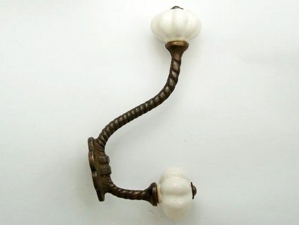 keramicko kovovy hacek malovany selsky retro bily 01