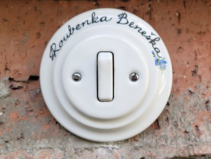 zvonek napis jmeno keramicky porcelanovy bily malovany selsky