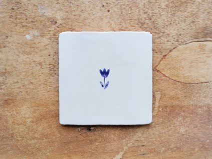 obklady rucne malovane modro bile selske na chalupu tulipan 01