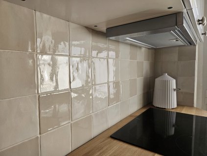 cevica antic craquele cream mix obklady realizace inspirace kuchyne kremova