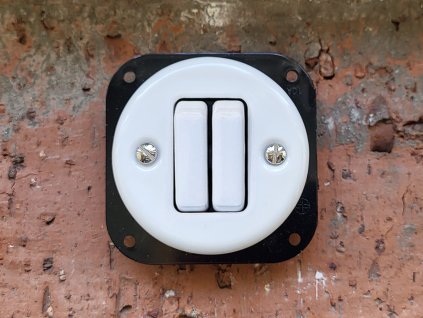 vypinac porcelanovy keramicky typ zaluziovy bez ramecku bily