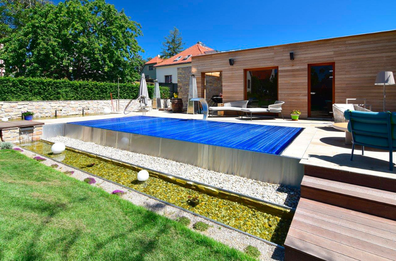 Bazén na zahradě