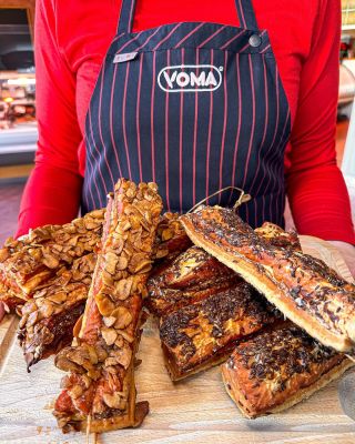 Stačí si vybrat. 🔥 #našepirožky • #cesnek #pirozky #vomamasoauzeniny #skoctenaspek #uzeniny #reznictvi #reznik #maso #vepr...