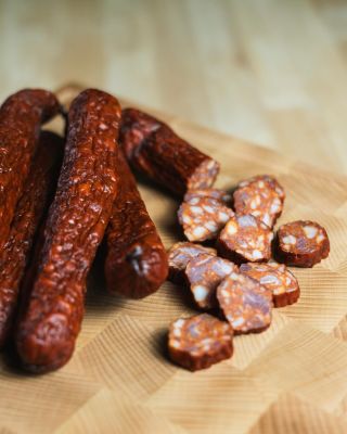 Zakrojit a vychutnat. 🤤 Jak jednoduché. ❤️ #strýcovaklobása • #voma #vomamasoauzeniny #skoctenaspek #klobasa #mix...