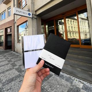 Chcete si naše diáře 09/09 prohlédnout naživo? Tak se zastavte do @papyrus_store_praha!📚 Kromě našich stálých produktů tam...