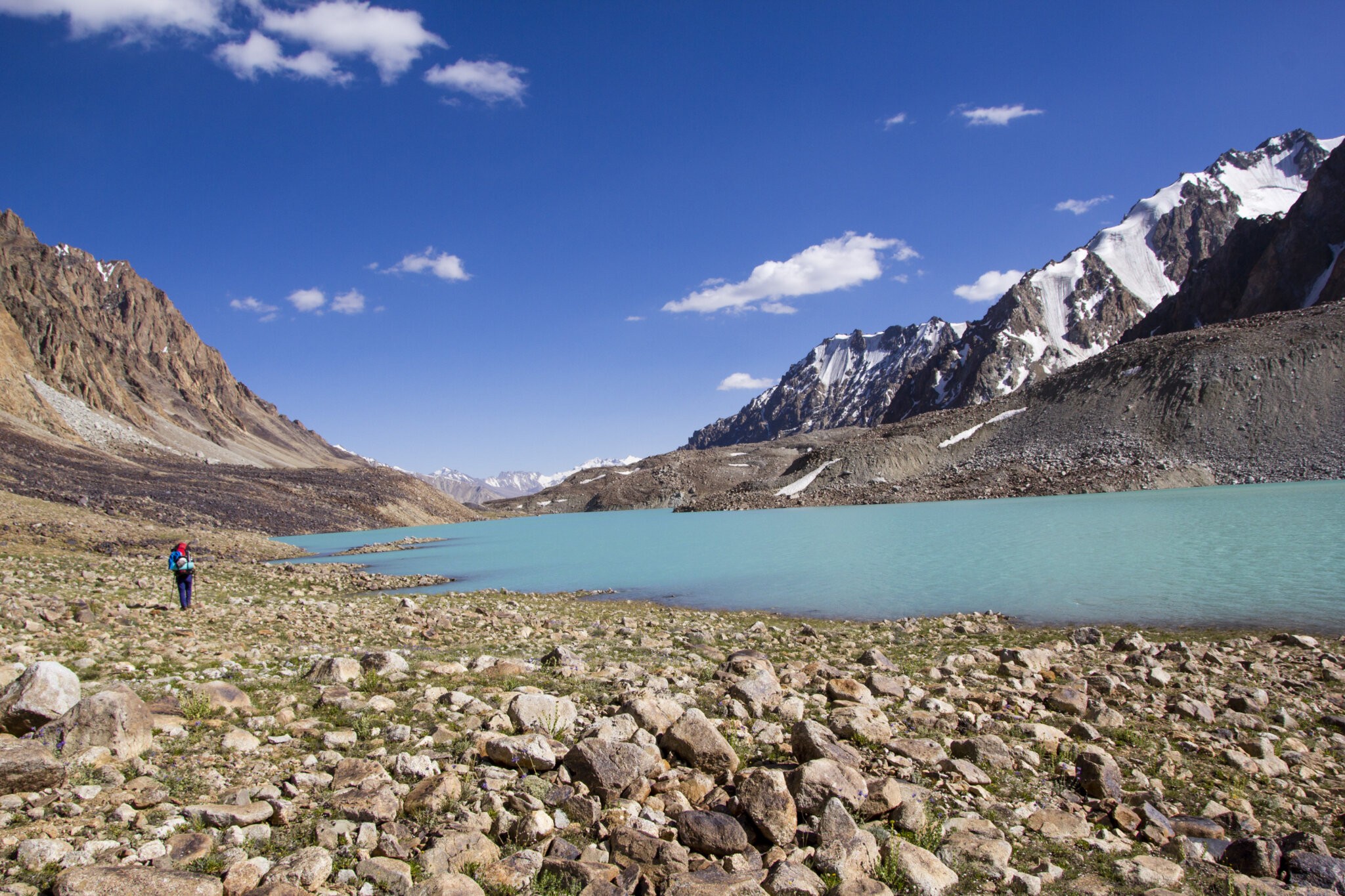 pamir-trek-jezero-scaled