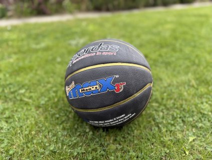 Basketbalový míč