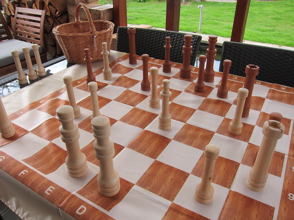 Zahradní šachy malé Hra +: ubrus (120x120cm)