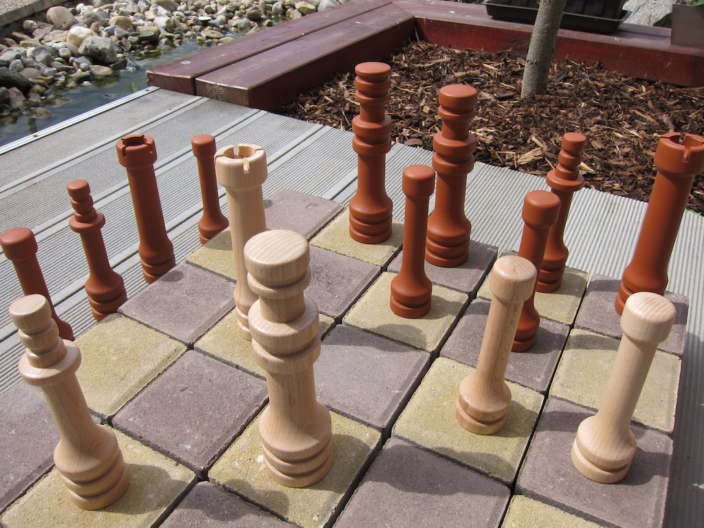 Zahradní šachy malé Hra +: dlažba (64ks)