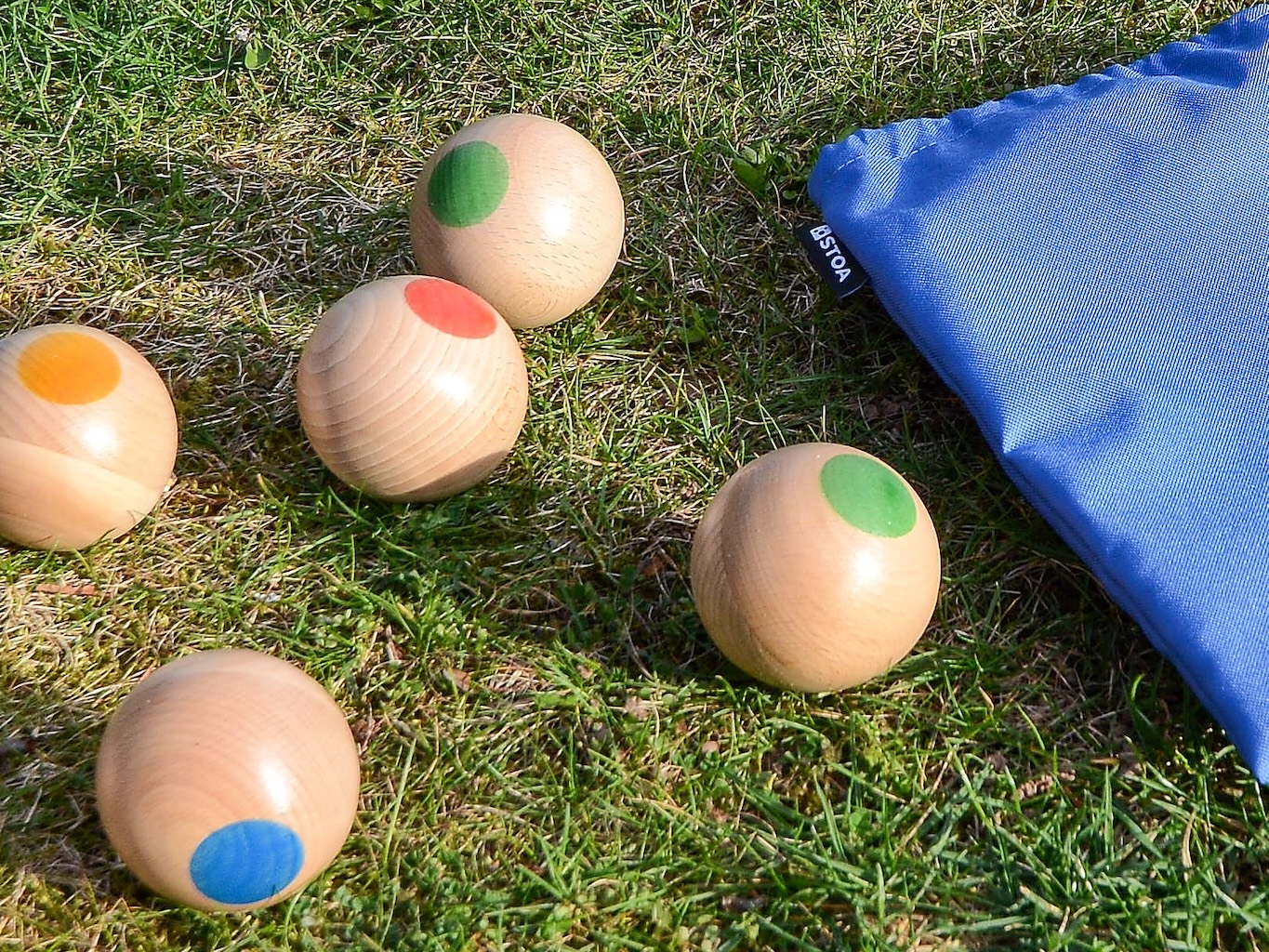 Petanque - (dřevěný) počet: 6 koulí + prasátko