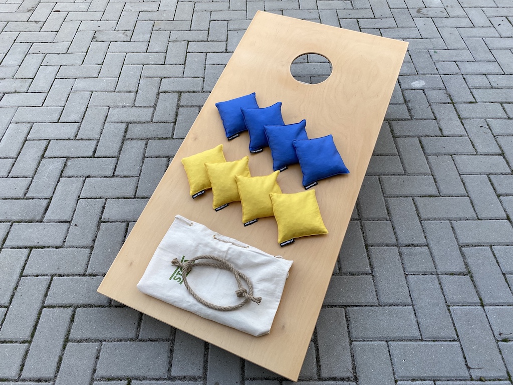 Cornhole: hrací deska a 8 sáčků Barva sáčků: modrá/žlutá
