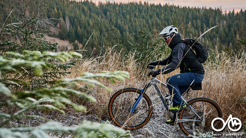Zimné cyklistické oblečenie | 12 tipov ako sa obliecť na bicykel v zime
