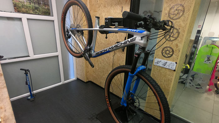 Bicykel s namontovanými kolesami