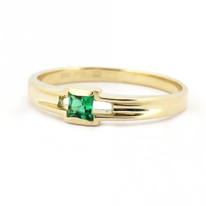 Zlatý prsten se zeleným kamenem