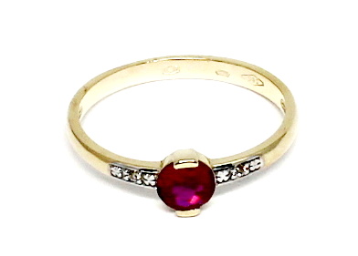 Zlatý prsten s rubínem a zirkony Daniela Velikost a váha prstenu: 54(váha 1,65g)