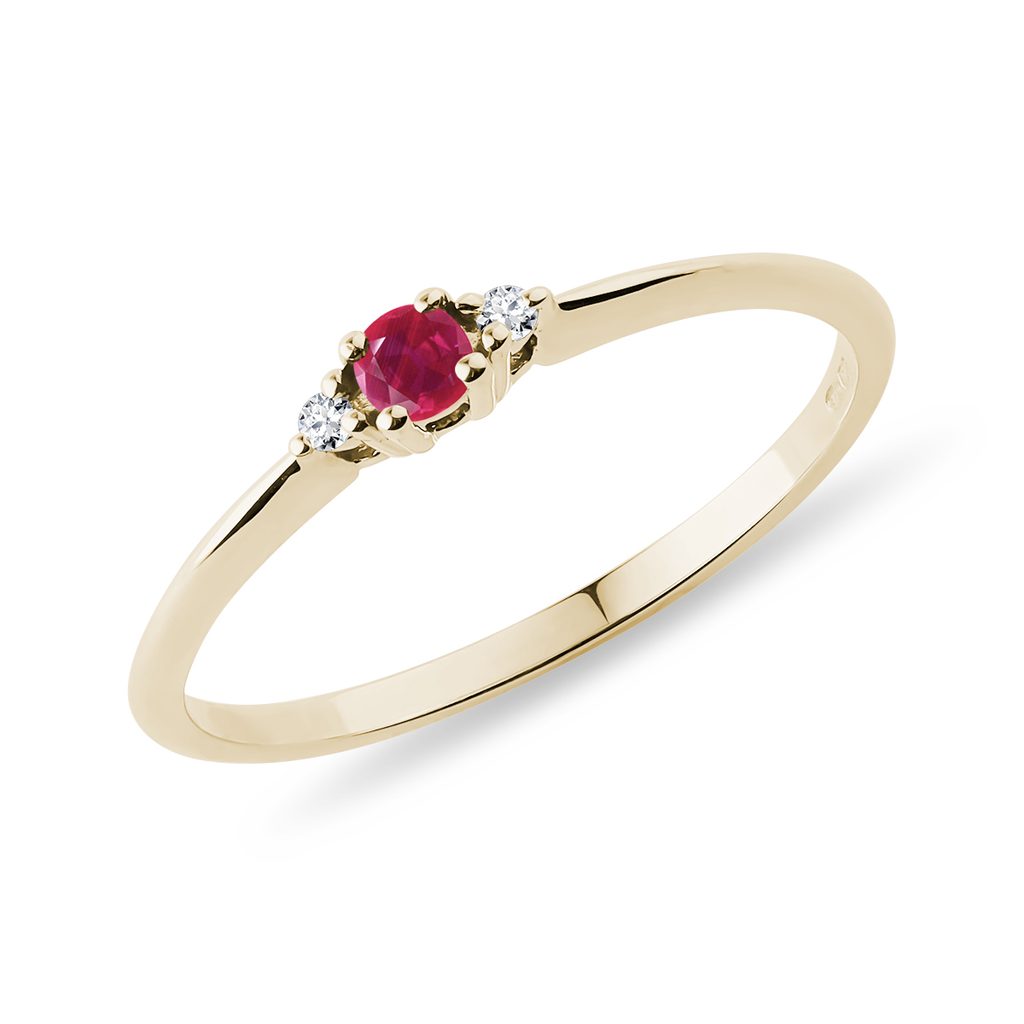 Zlatý prsten s rubínem a diamantem Velikost a váha prstenu: 54(váha 1,45g)