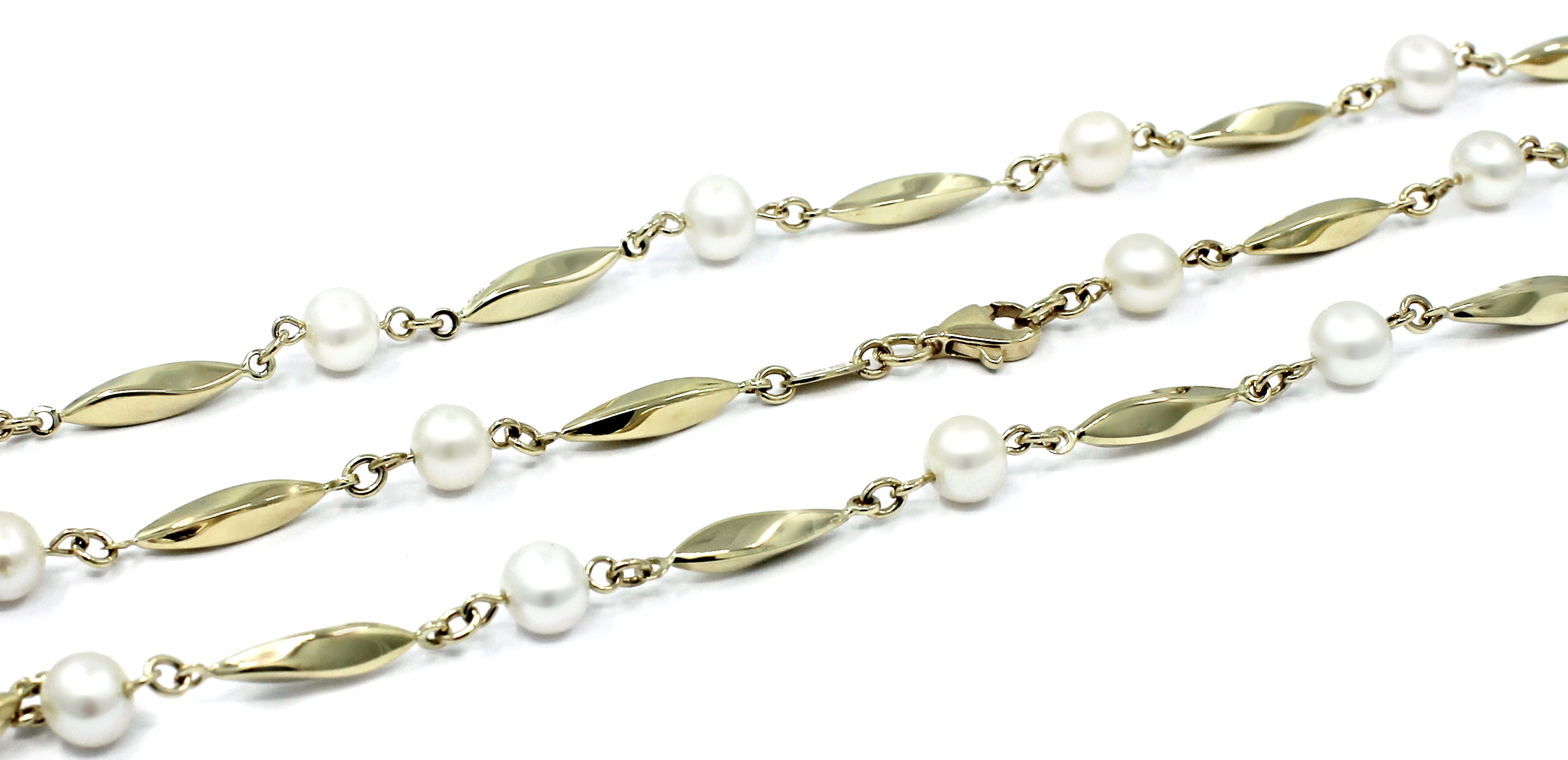 Perlový náhrdelník v bílém tónu pravých perel Délka řetízku: 50 cm (váha 9,60g)