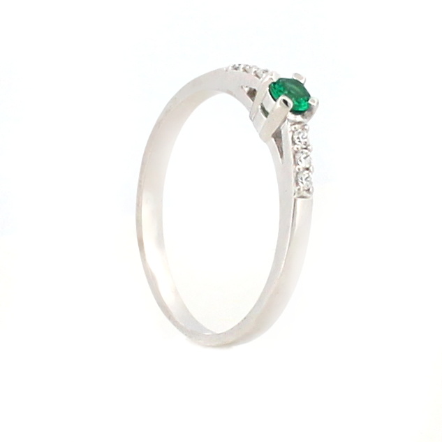 Zlatý prsten z bílého zlata se zeleným zirkonem Velikost a váha prstenu: 51(váha 1,55g)
