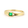Zlatý prsten se zeleným kamenem