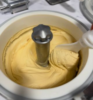 Zmrzlina připravena! Startujeme v 10:00 🔥🍨 Už 3. adventní neděle je za dveřmi a my hlásíme - PŘIPRAVENO! 🤩💪 Těšit se můžeš...