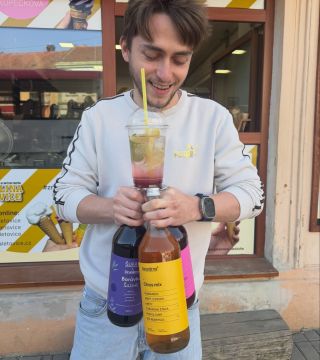 Naše limonády jsou zpět! 🥤🔥 Úžasné sirupy od @siruparna dorazily k nám na Zmrzlinu a už se těší až Tě ochladí v našich...