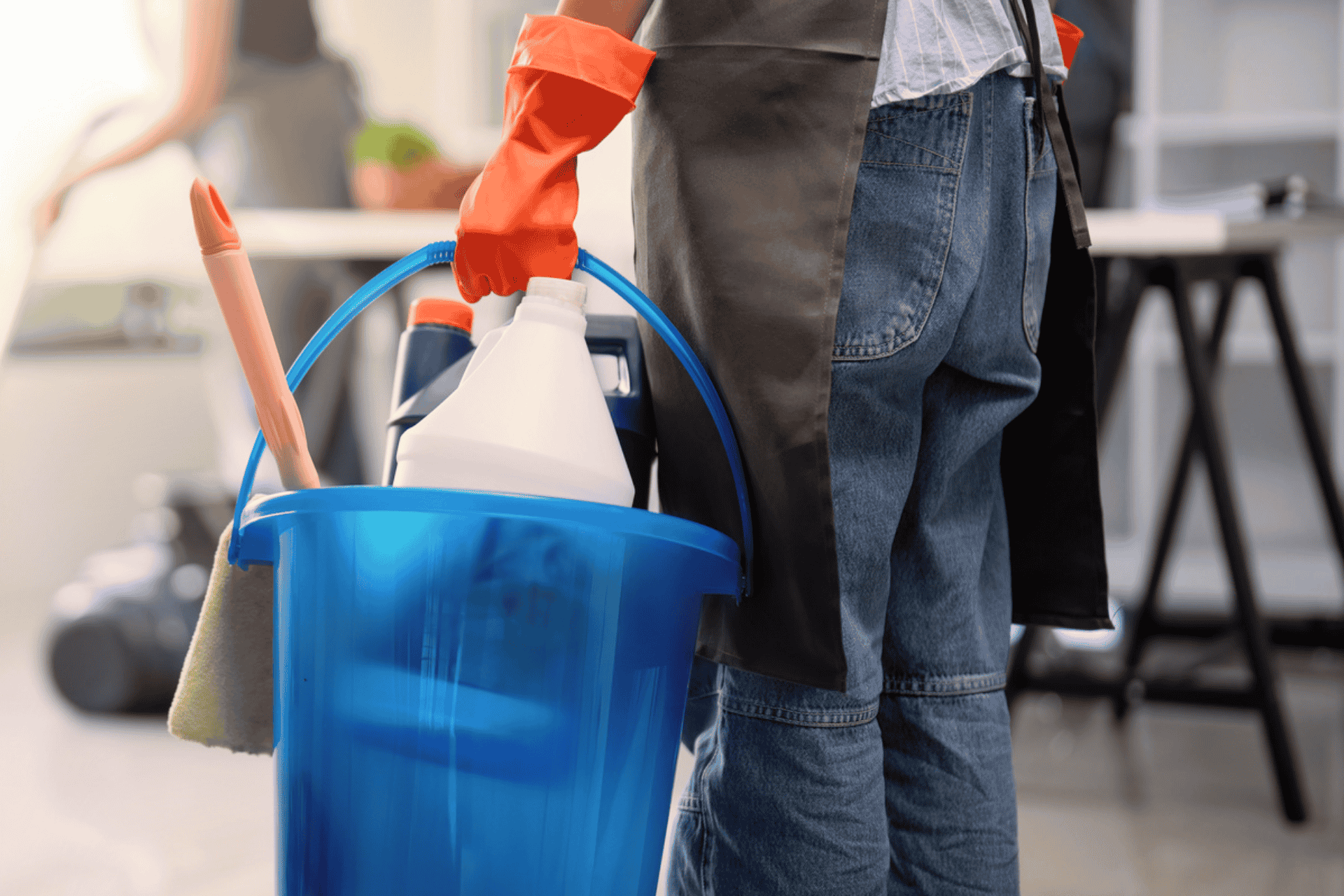 8 výhod, proč outsourcovat firemní úklid: Více úspor, kvalitnější služby a méně starostí