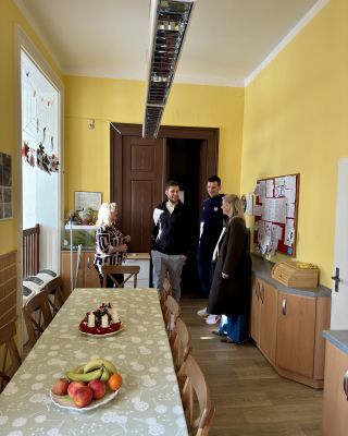 Na začátku týdne se naši hráči zastavili předat vánoční dárky z projektu Strom přání 🎄 do Dětského domova v Melči. 🤗 Kromě...