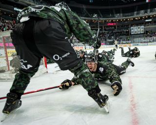 🪖 Už v příštím týdnu se můžete těšit na letošní zápasy Sparta vzdává hold věnované @armadaceskerepubliky. 😍 💛 Vstupenky na...