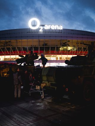 👀 Výstava techniky @armadaceskerepubliky & @zzshmp & @policiecz & @hasici_cz & @vezenskasluzba před @o2arenapraha 🤌🏻