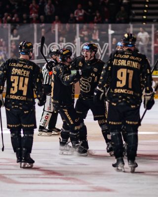 💛 Na podporu HOLDu si můžete pořídit mimo jiné i zápasovou helmu Jakuba Krejčíka ➡️ http://donio.cz/hold2026 💛 Lapačku...