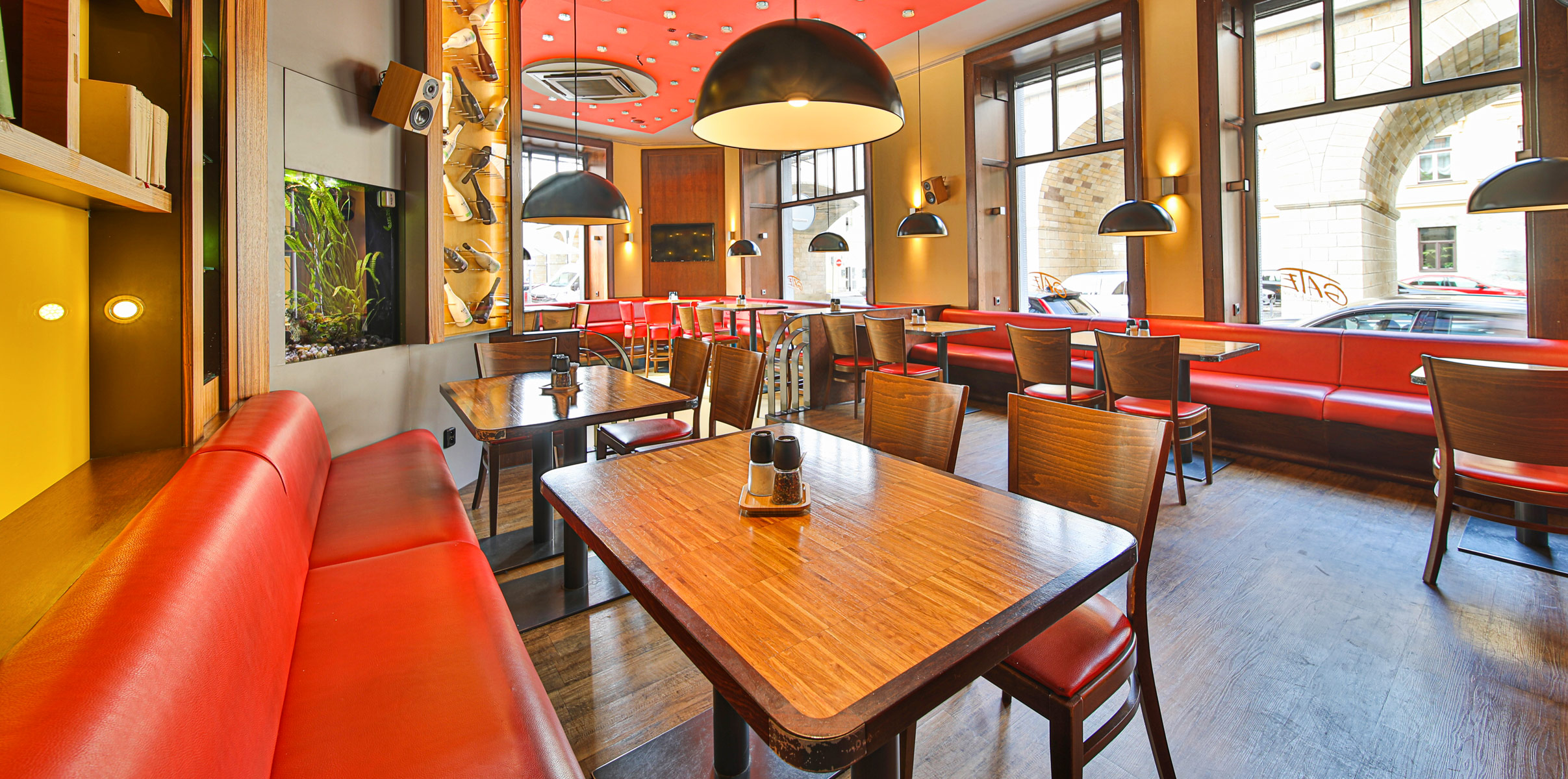 Horní restaurace - gate