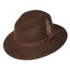 Pánský hnědý klobouk zdobený peřím (Velikost 55, Barva hnědá)