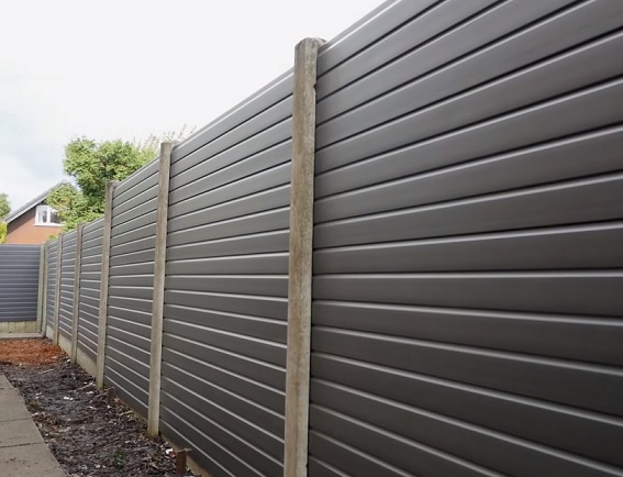 Údržba ekologických plastových plotů: jak se o ně starat?