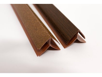 External corner profile with window foil