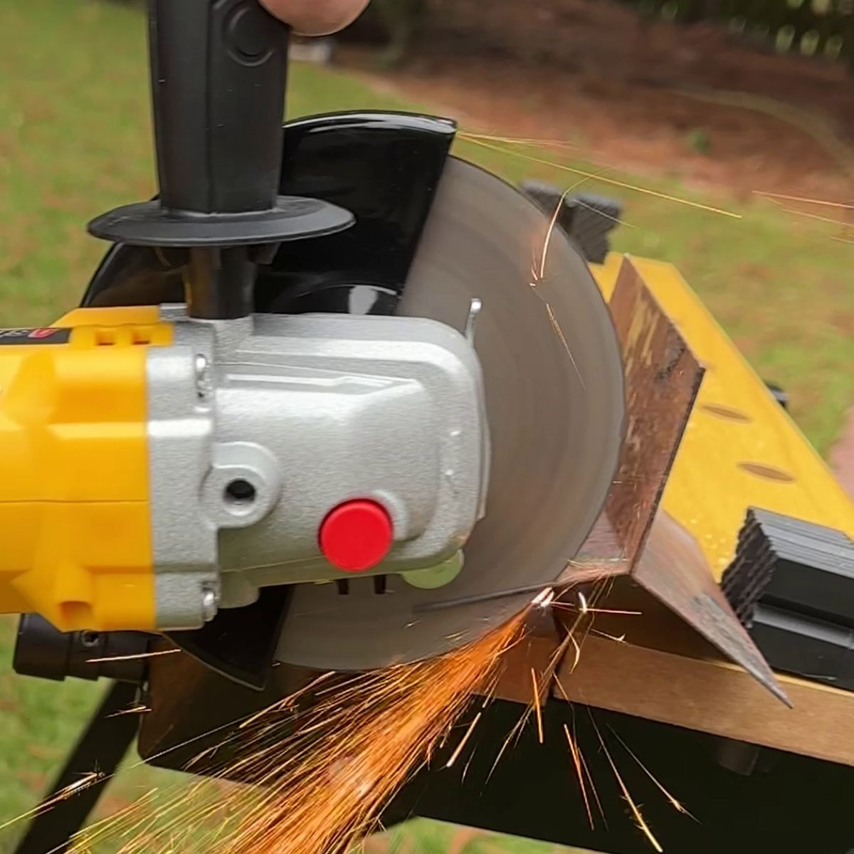 AKU GANG AE3U20A AKU úhlová bruska 20 V, 115 mm 1,25Kg GIGA Sklad 5 AE3U20A