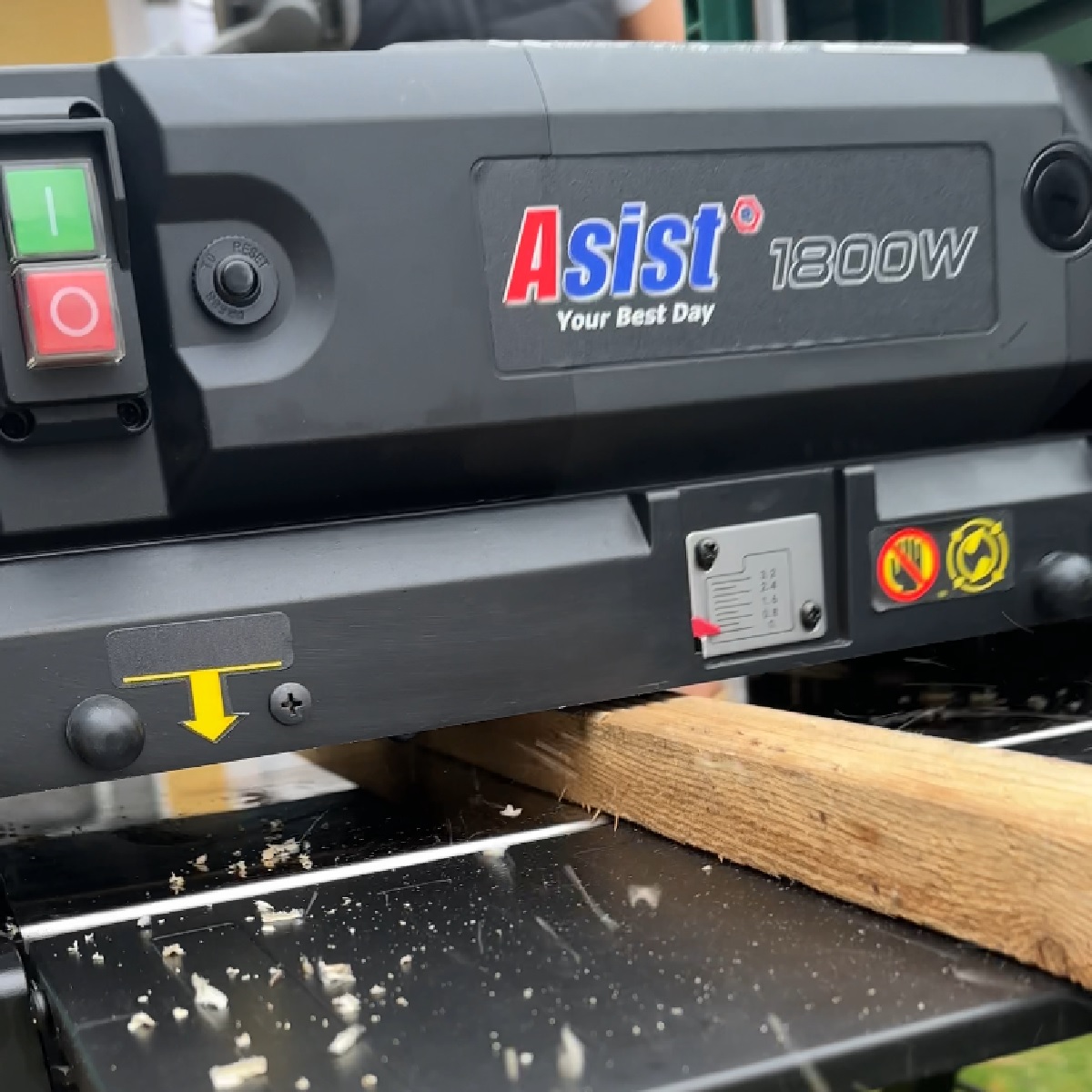 AE4H180-318 Protahovací hoblovačka 1800 W, 318 mm 33,5Kg GIGA Sklad 5 AE4H180-318