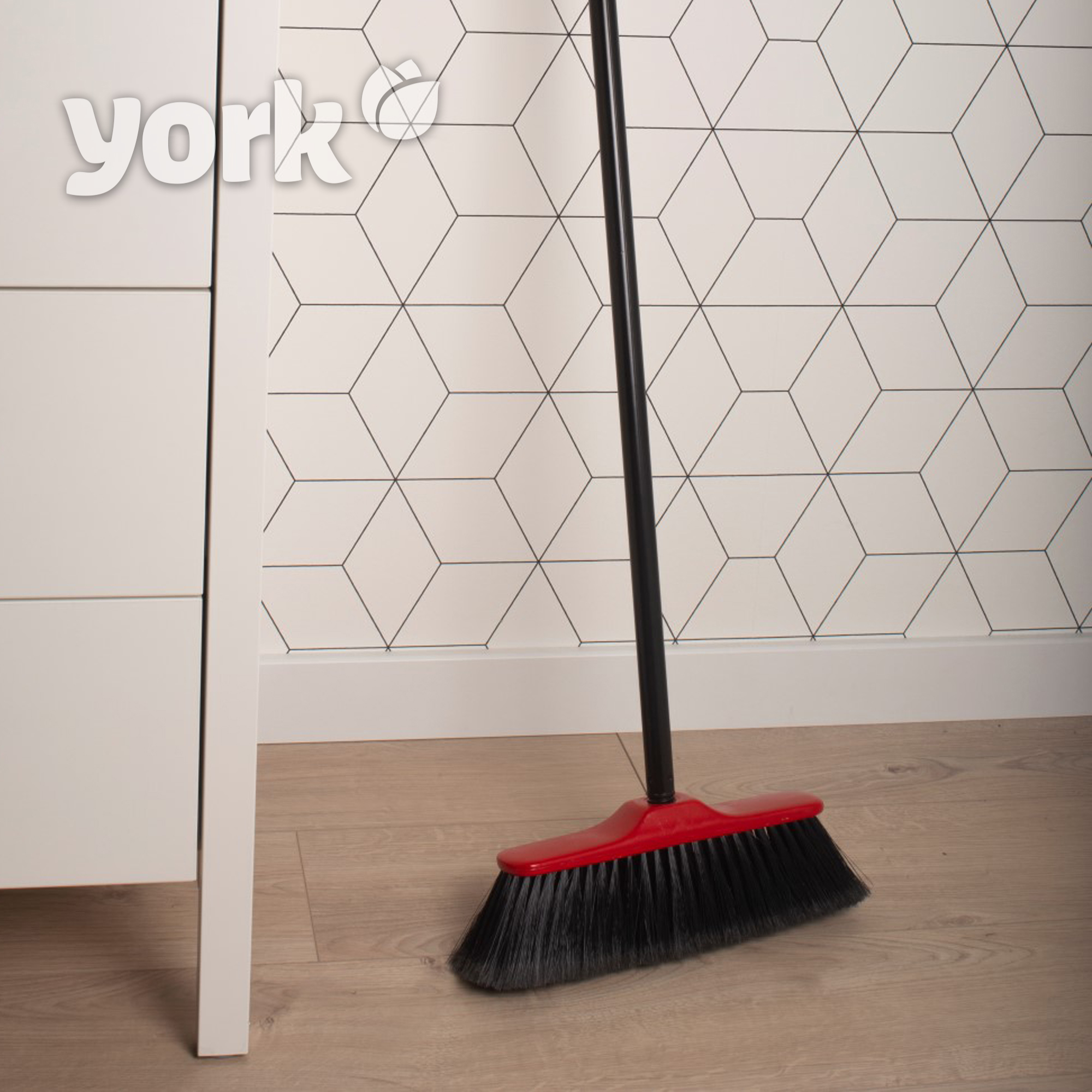 Koště MONICA s násadou 120 cm 0,45Kg GIGA Sklad 5 D26-052120